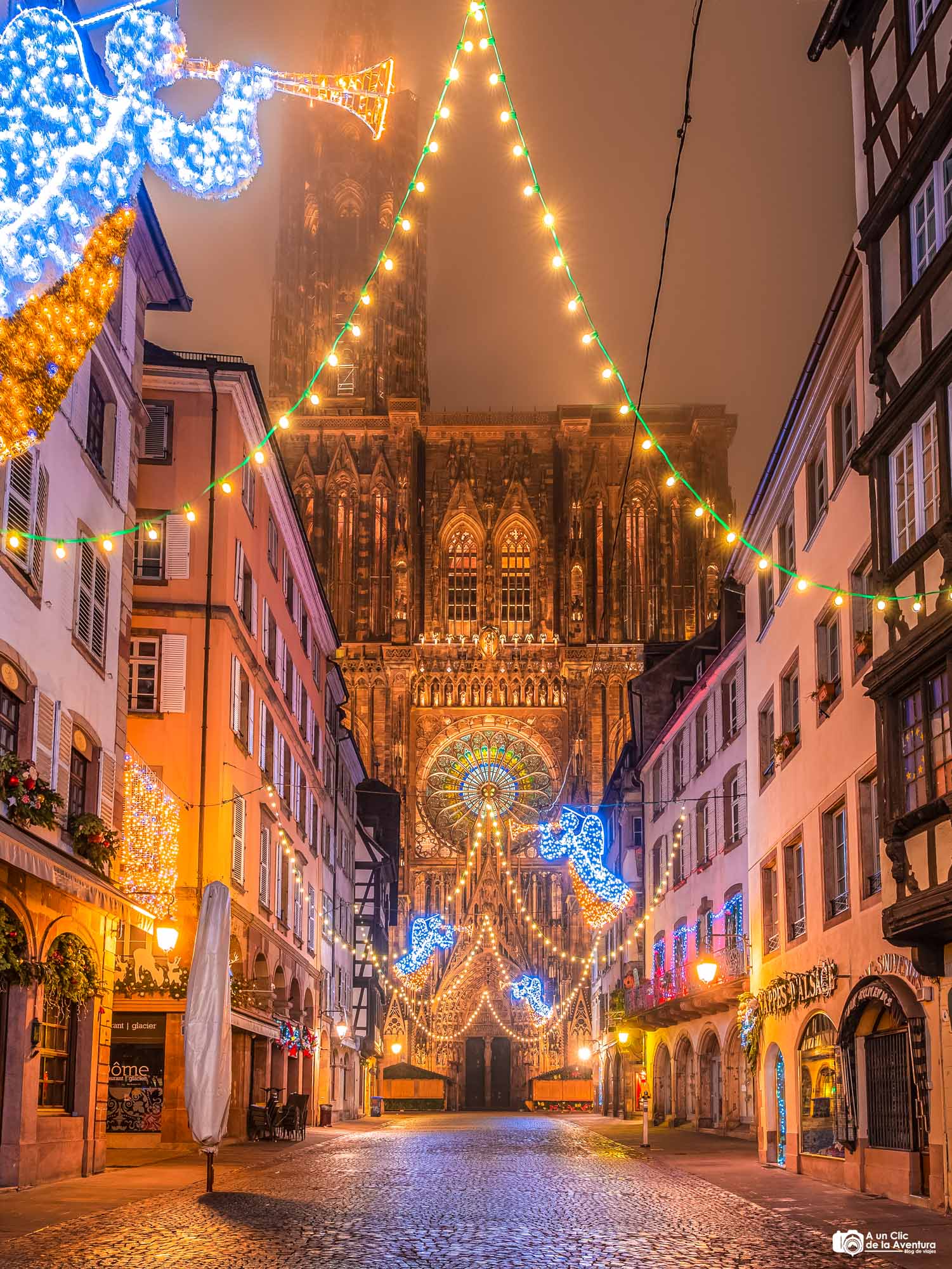 Catedral de Estrasburgo iluminada en Navidad