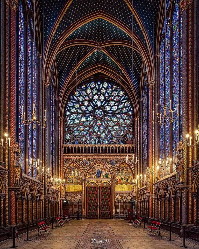 La luz de las vidrieras de Sainte-Chapelle